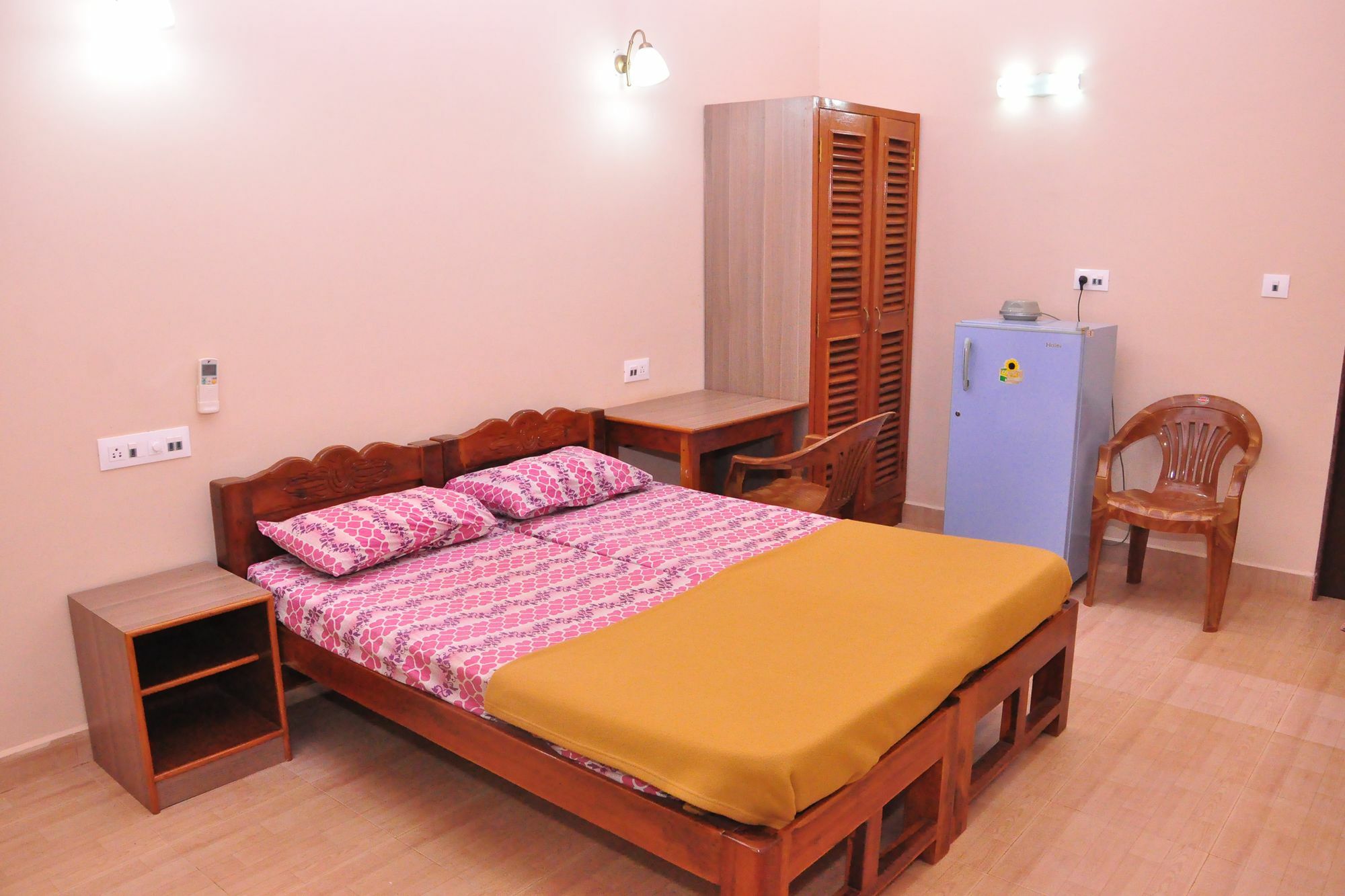 Anjuna Blue Resort ภายนอก รูปภาพ
